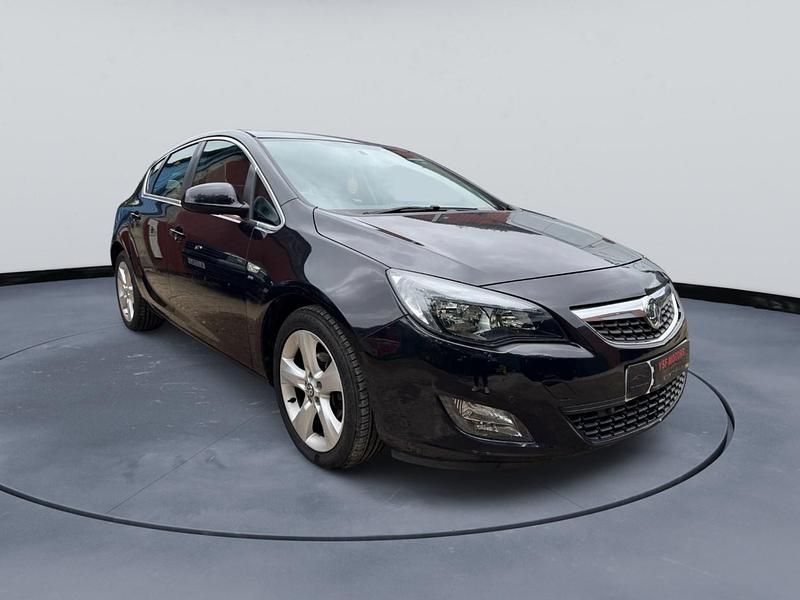 Black Used 2010 Vauxhall Astra SRi Hatchback | £2,850 (Fair price) - Image 1/4