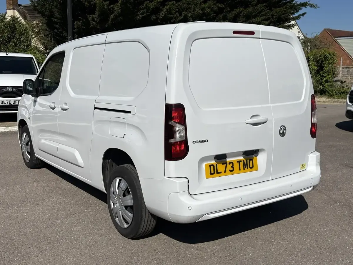 Used Vauxhall Combo 100 HP (73 kW) 2023 White MPV