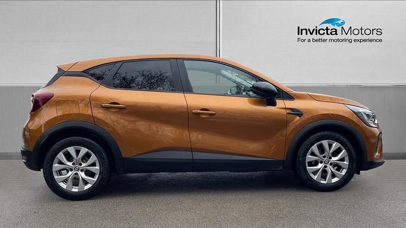Used Renault Captur Iconic 91 HP (66 kW) 2021 Orange SUV