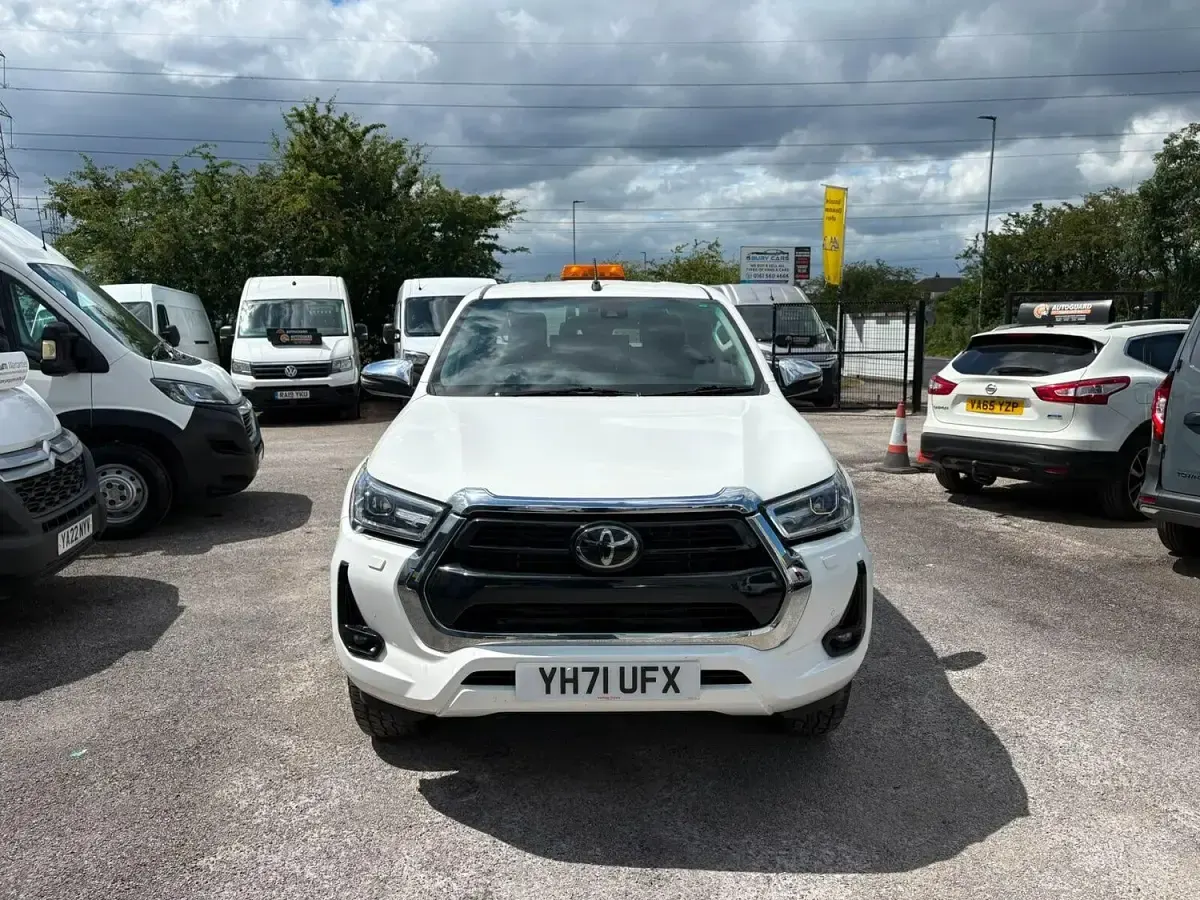 Used Toyota HiLux 201 HP (147 kW) 2021 White Pickup