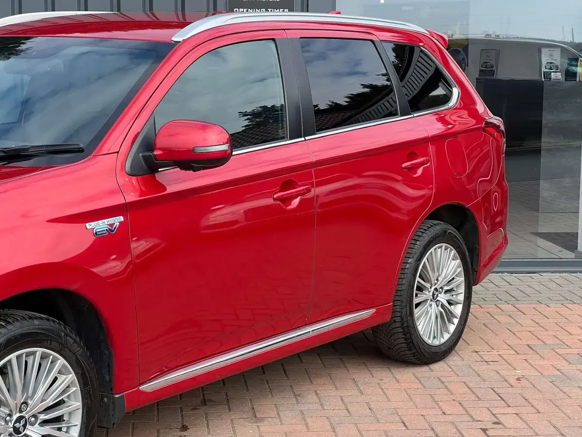 Used Mitsubishi Outlander P-HEV 2019 Red SUV