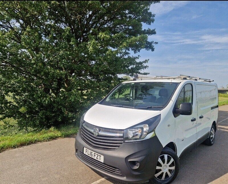White Used 2016 Vauxhall Vivaro Van | £6,995 (Good price) - Image 1/4