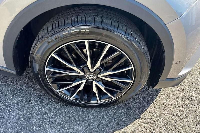 Used Toyota C-HR 116 HP (85 kW) 2017 Silver SUV