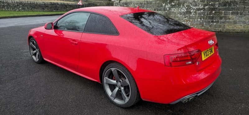 Usado Audi A5 Black Edition 177 HP (130 kW) 2013 Vermelho Coupé