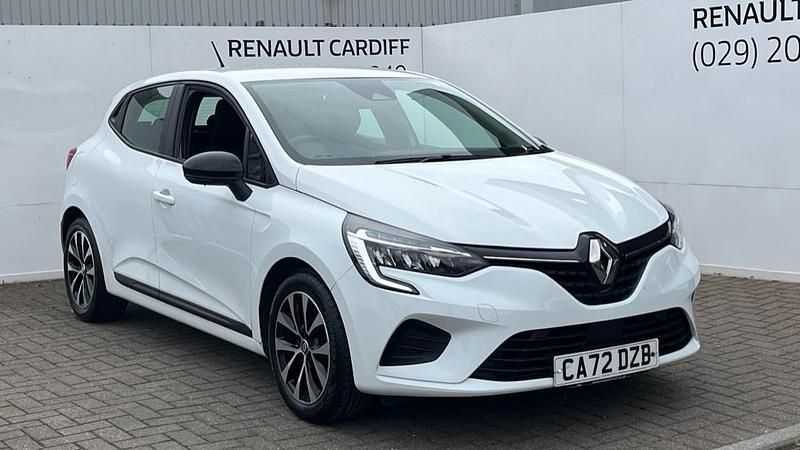 Solid glacier white Used 2022 Renault Clio V Evolution Hatchback | £12,750 (Fair price) - Image 1/1
