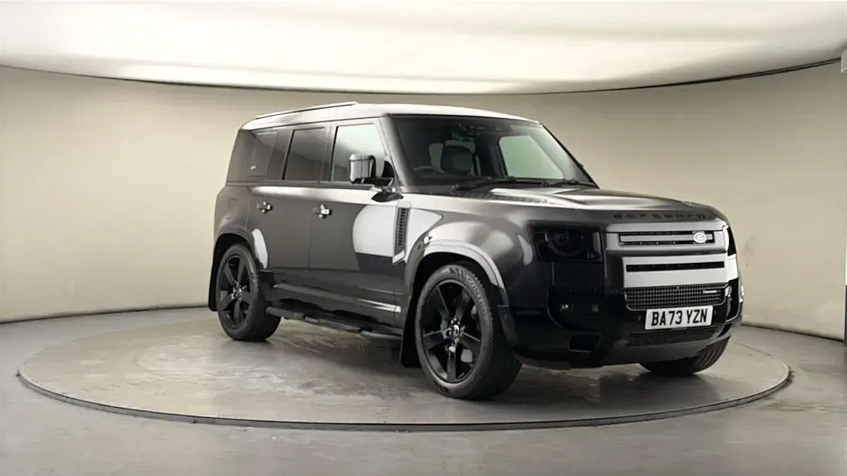 Używany Land Rover Defender HSE Dynamic 300 KM (220 kW) 2023 SUV