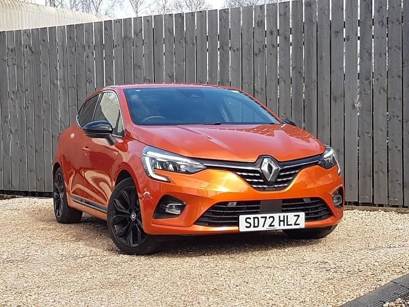 Used Renault Clio V Techno 145 HP (106 kW) 2022 Orange Hatchback