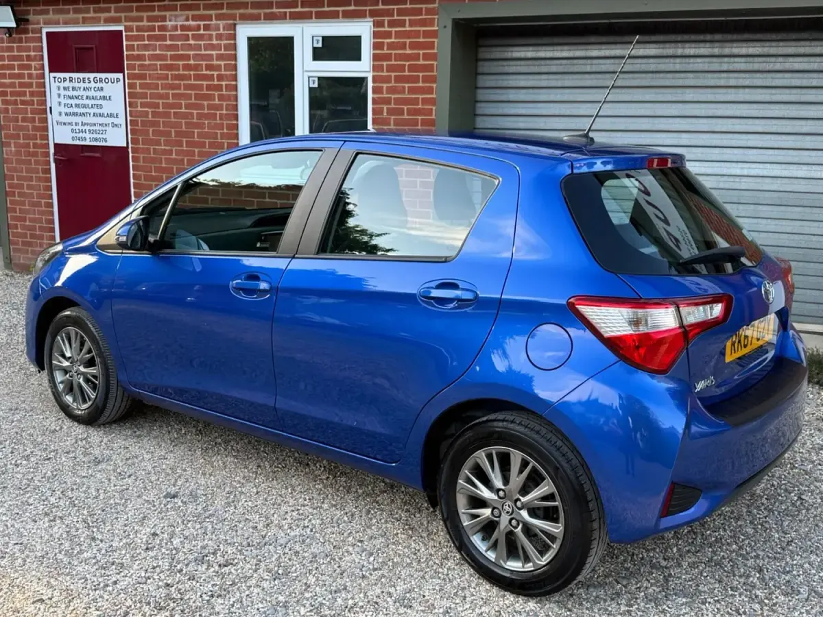 Usado Toyota Yaris 111 HP (81 kW) 2017 Azul Citadino