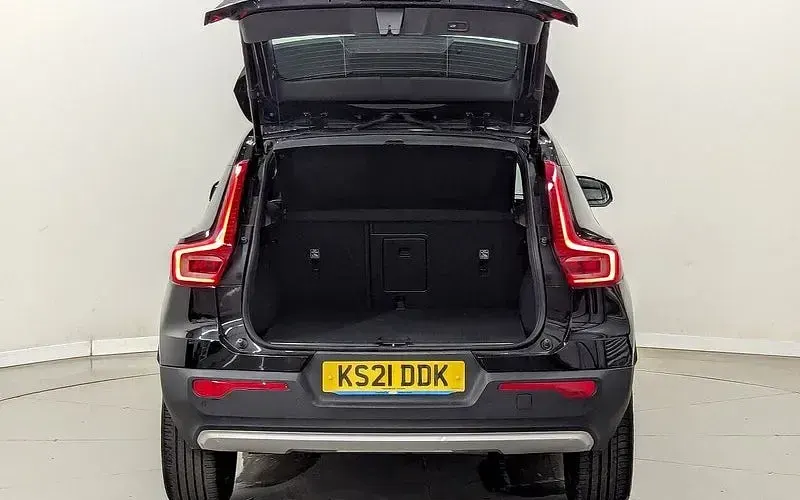 Used Volvo XC40 Inscription 163 HP (119 kW) 2021 Onyx black SUV
