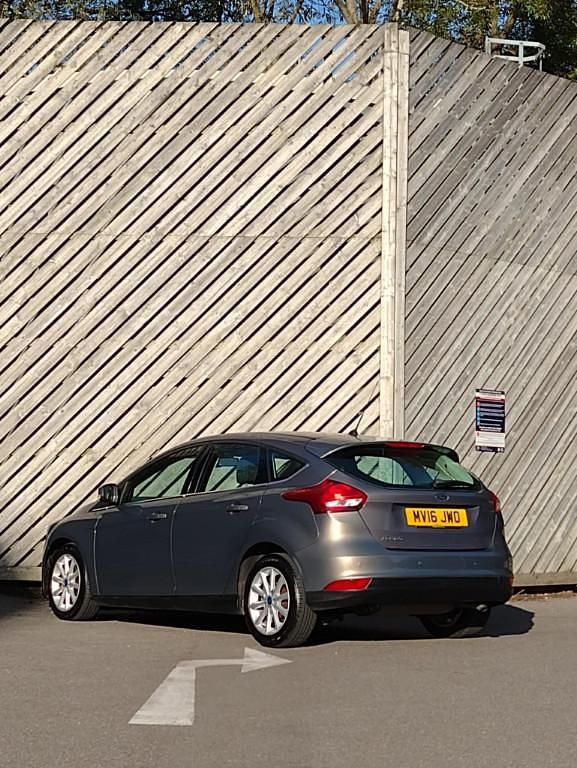 Used Ford Focus Titanium 125 HP (91 kW) 2016 Brown Hatchback