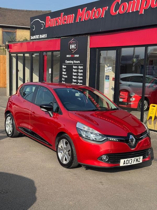 Used Renault Clio IV Dynamique 75 HP (55 kW) 2013 Red Hatchback