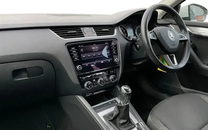 Used Skoda Octavia SE 150 HP (110 kW) 2018 White Estate