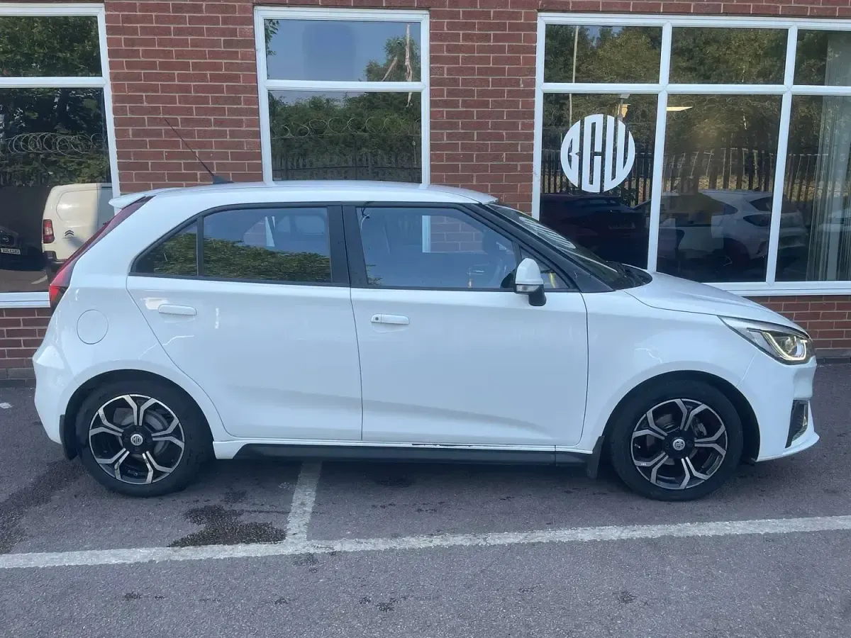 Used MG MG3 Exclusive 106 HP (77 kW) 2021 White Hatchback