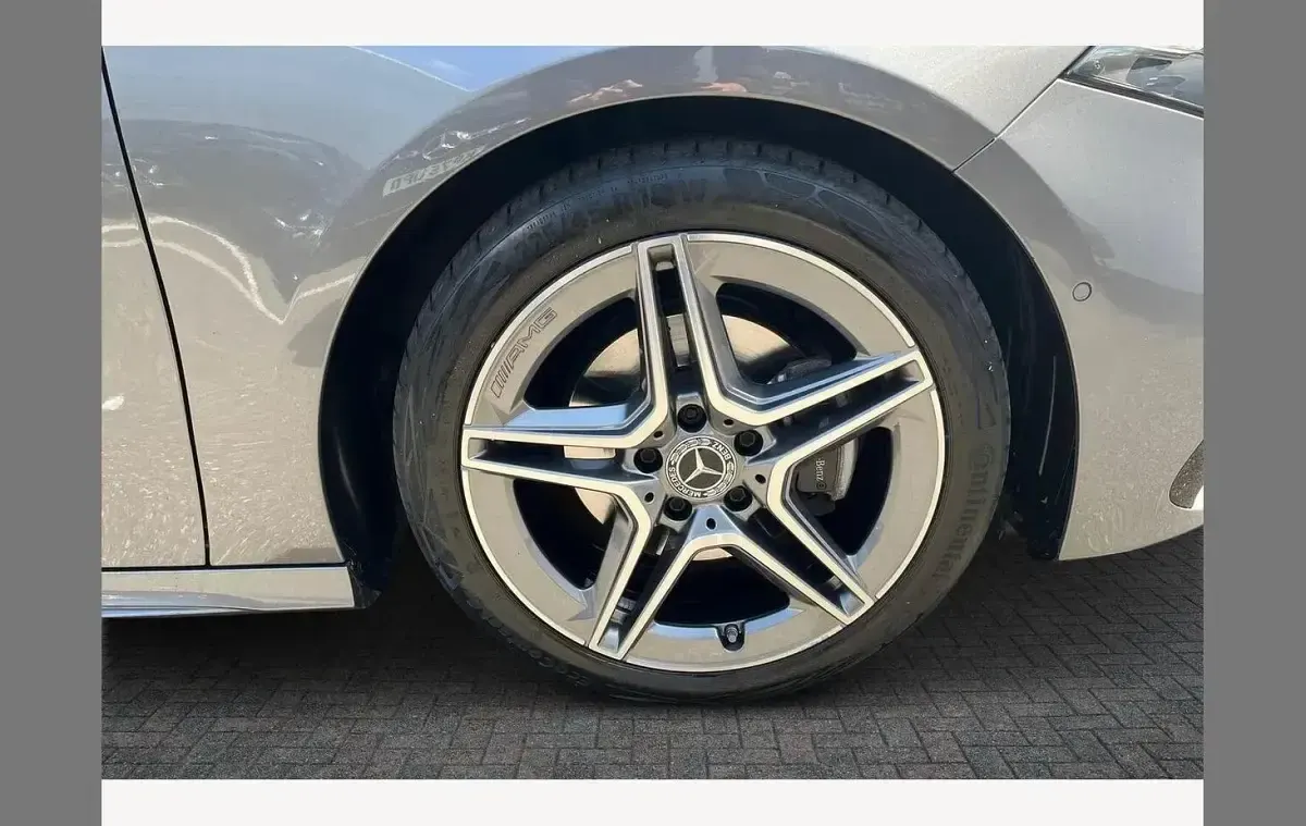 Begagnad Mercedes A200 Executive 161 HK (118 kW) 2024 Grå Halvkombi
