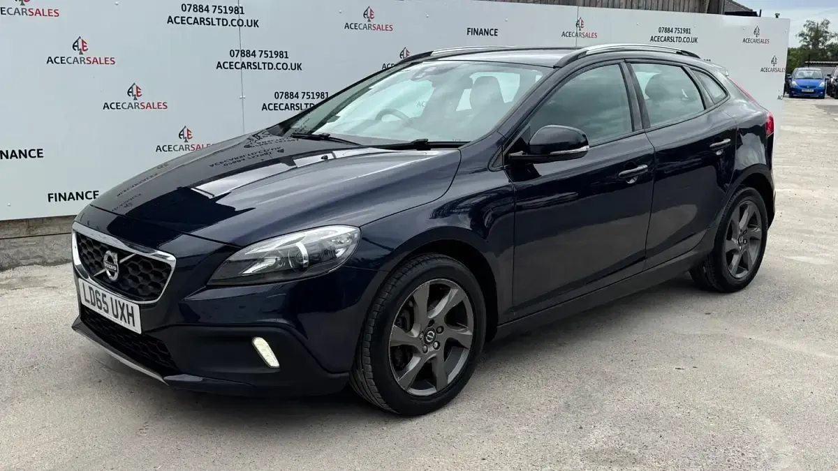 Used Volvo V40 2015 Blue Hatchback