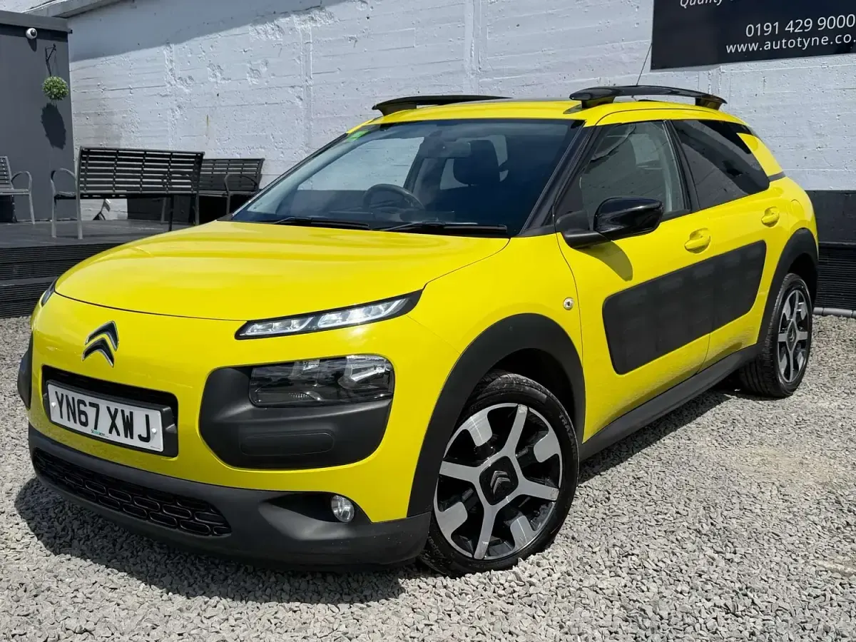 Used Citroën C4 Cactus Feel 110 HP (80 kW) 2017 Yellow Hatchback