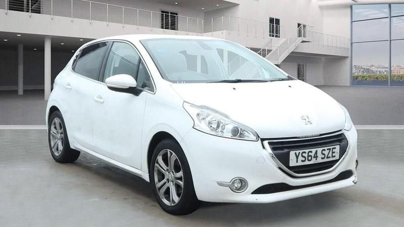 White Used 2015 Peugeot 208 Allure Hatchback | £3,394 (Good price) - Image 1/4