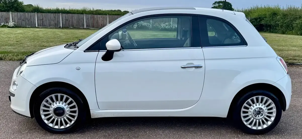 Used Fiat 500 Lounge 69 HP (50 kW) 2012 White Hatchback