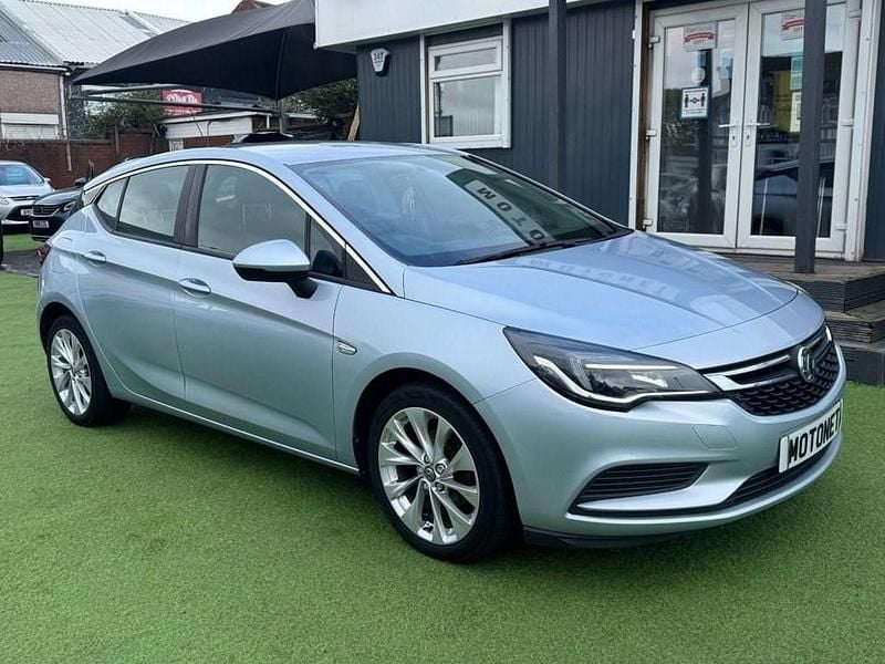 Silver Used 2016 Vauxhall Astra Design Edition Hatchback | £5,240 (Fair price) - Image 1/4