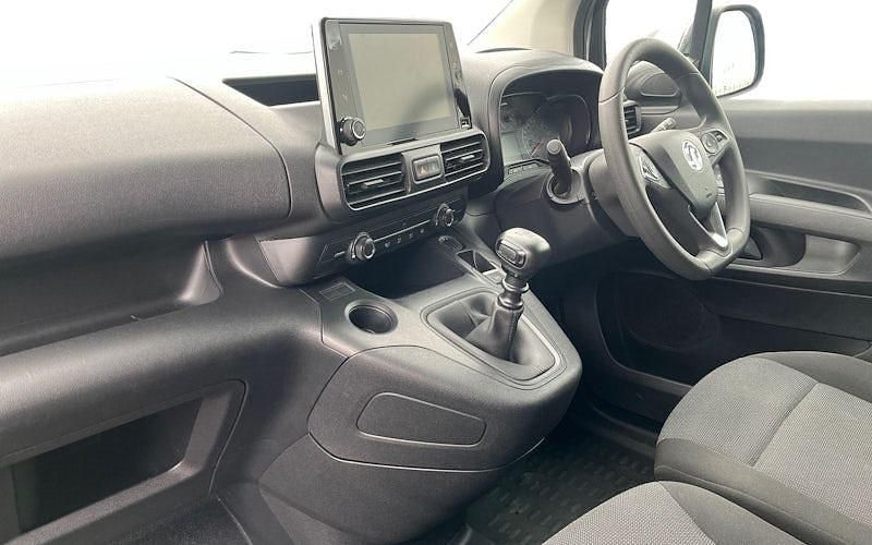 Used Vauxhall Combo S 101 HP (74 kW) 2023 White MPV