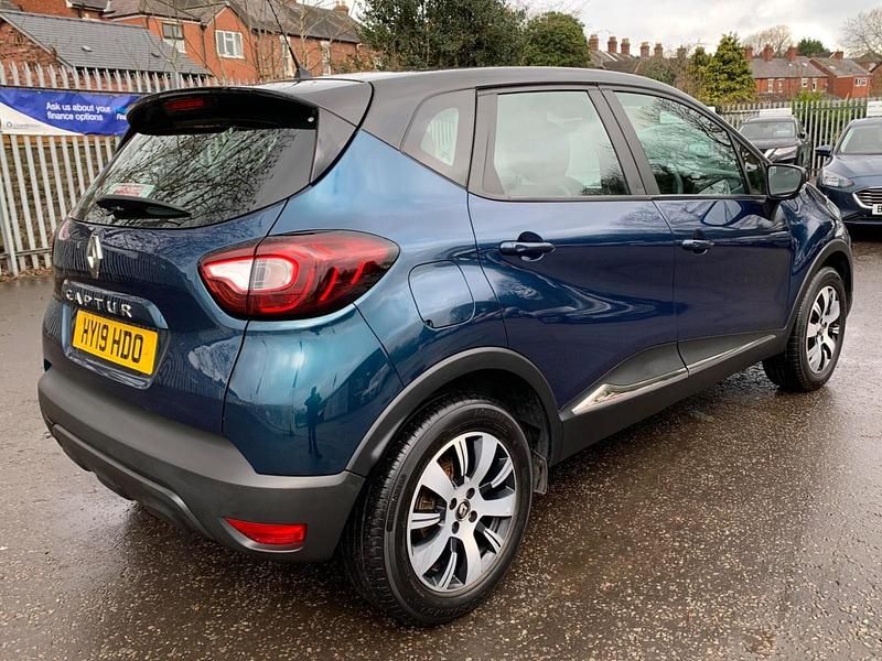 Second-hand Renault Captur Play 90 CP (66 kW) 2019 Albastru SUV