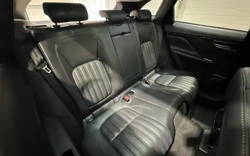 Used Jaguar F-Pace Portfolio 241 HP (177 kW) 2018 Silver SUV
