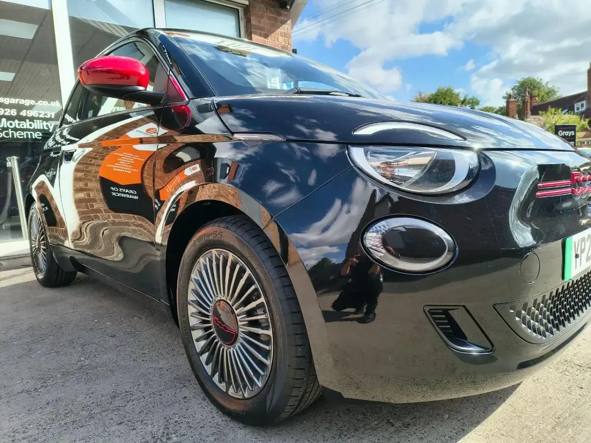 Used Fiat 500e Red 85 kW (116 HP) 2022 Black Hatchback