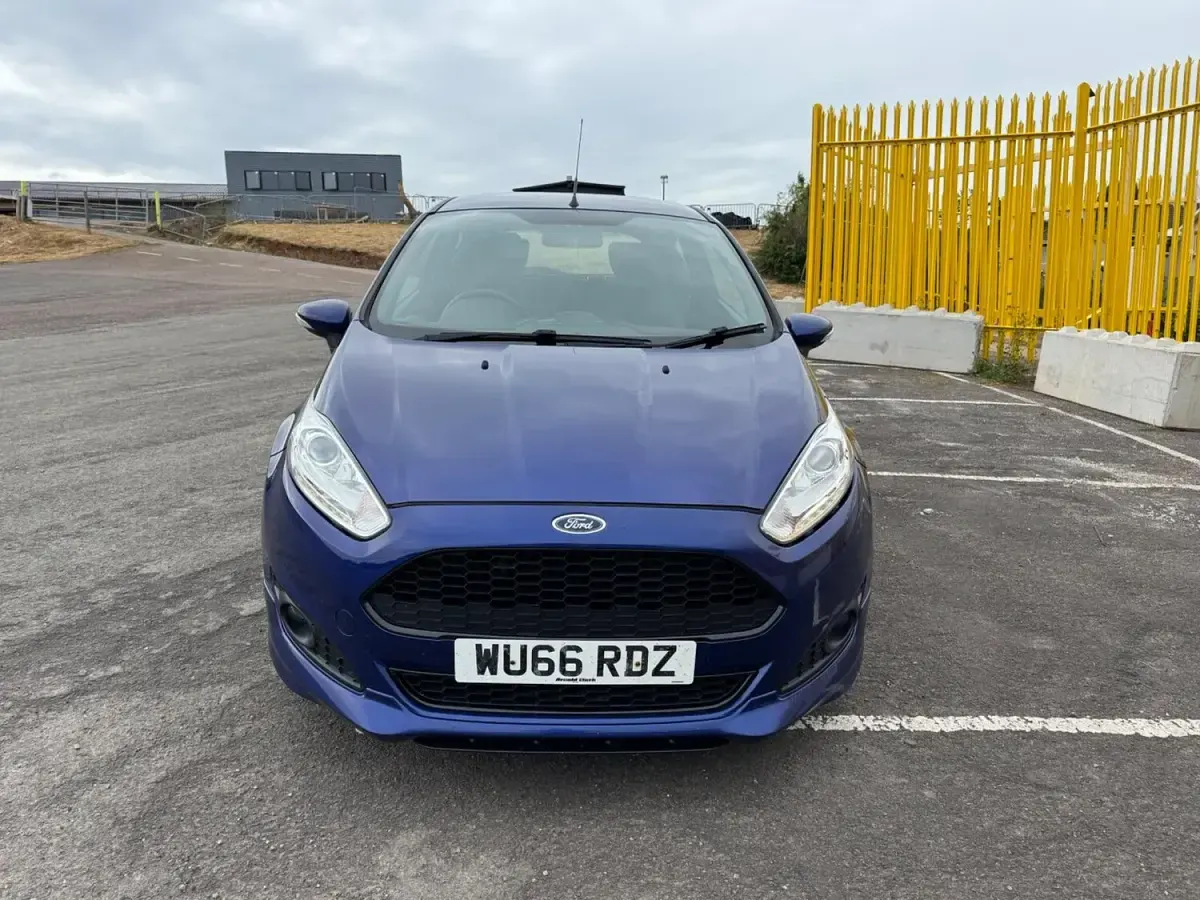 Begagnad Ford Fiesta ST-Line 125 HK (91 kW) 2016 Blå Halvkombi