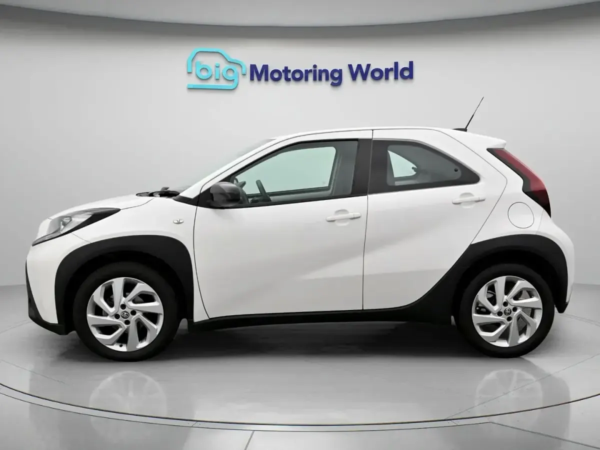 Used Toyota Aygo X PURE 71 HP (52 kW) 2023 SUV