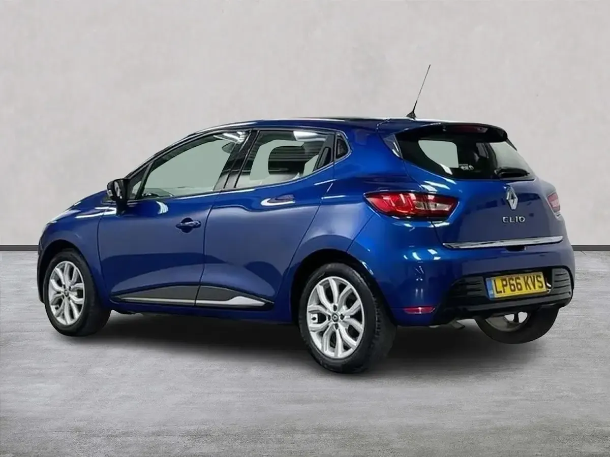 Used Renault Clio Dynamique 75 HP (55 kW) 2017 Blue Hatchback