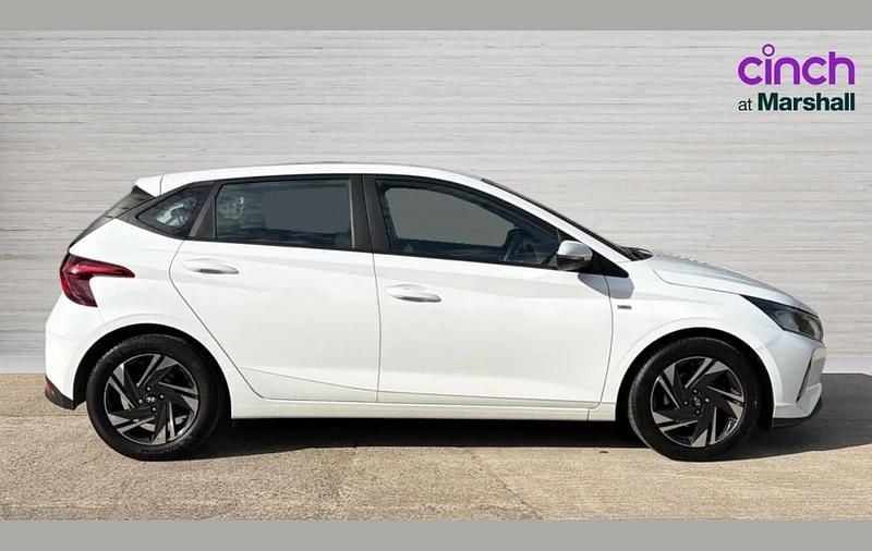 Used Hyundai i20 SE 100 HP (73 kW) 2021 White Hatchback