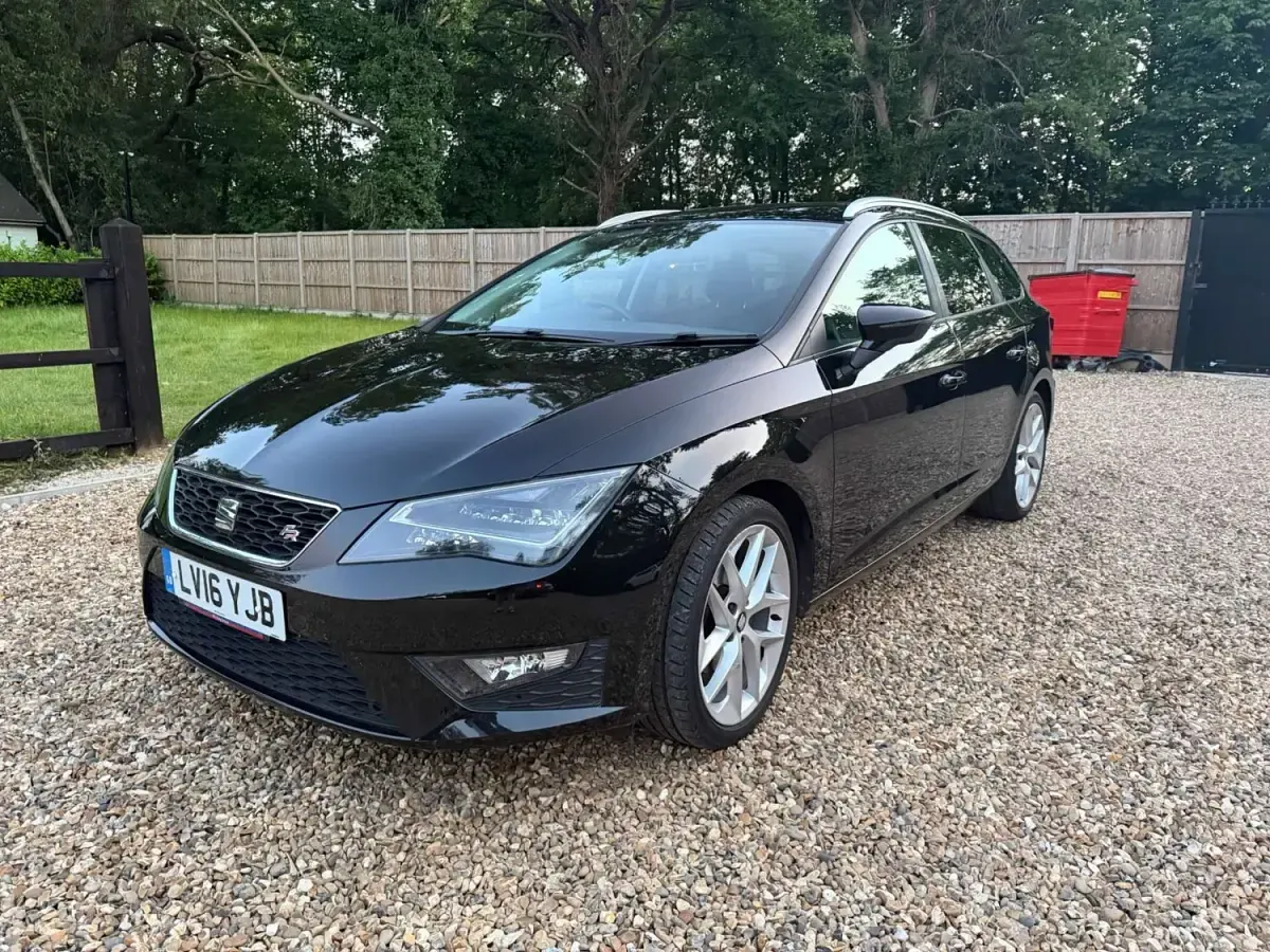 Usado Seat Leon FR 150 CV (110 kW) 2016 Negro Familiar