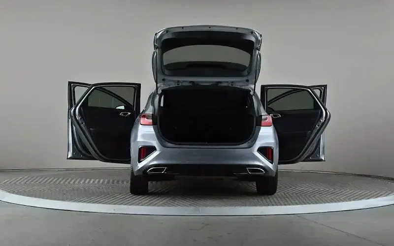 Used Kia Ceed GT-Line 140 HP (102 kW) 2019 Silver Hatchback