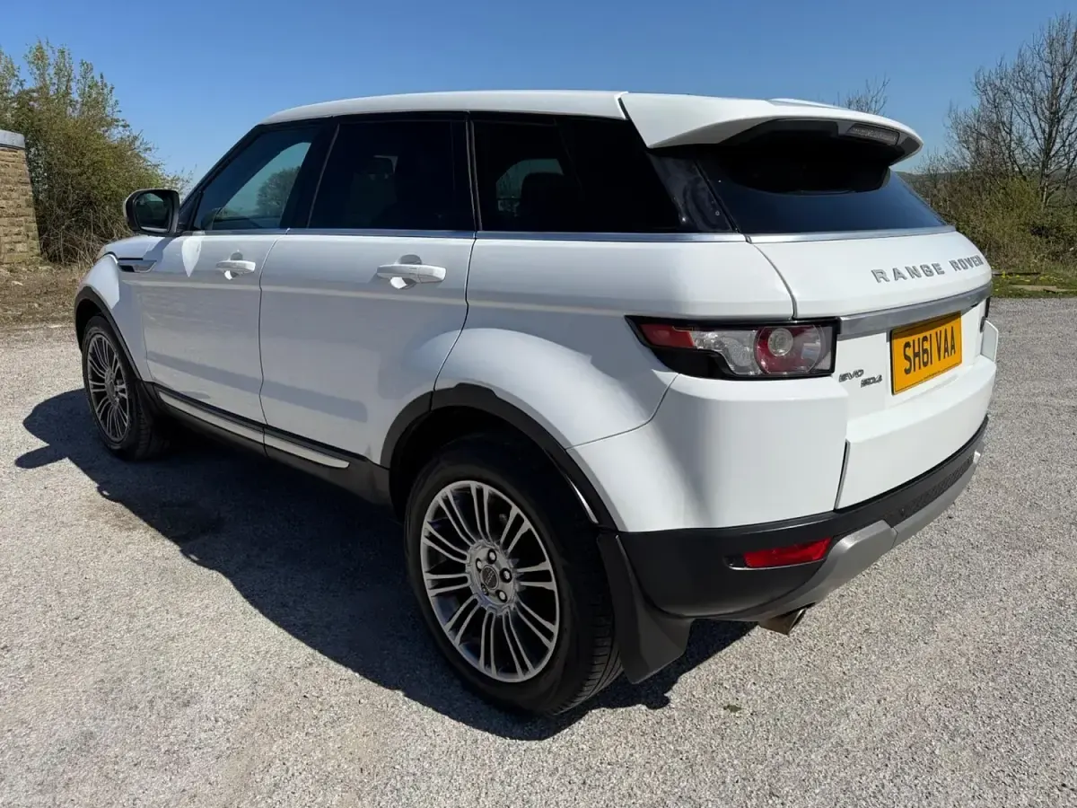 Used Land Rover Range Rover evoque Prestige 2011 White Estate