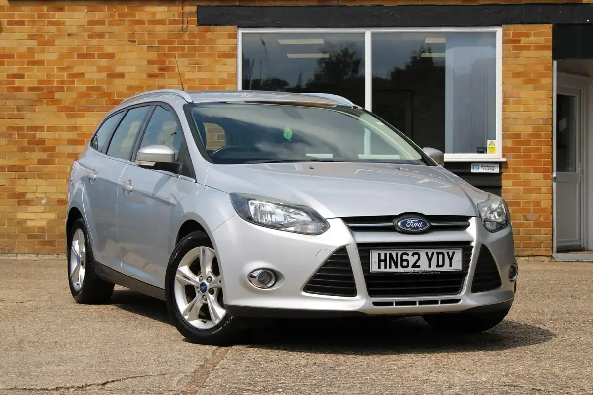 Used Ford Focus Zetec 125 HP (91 kW) 2012 Silver Estate