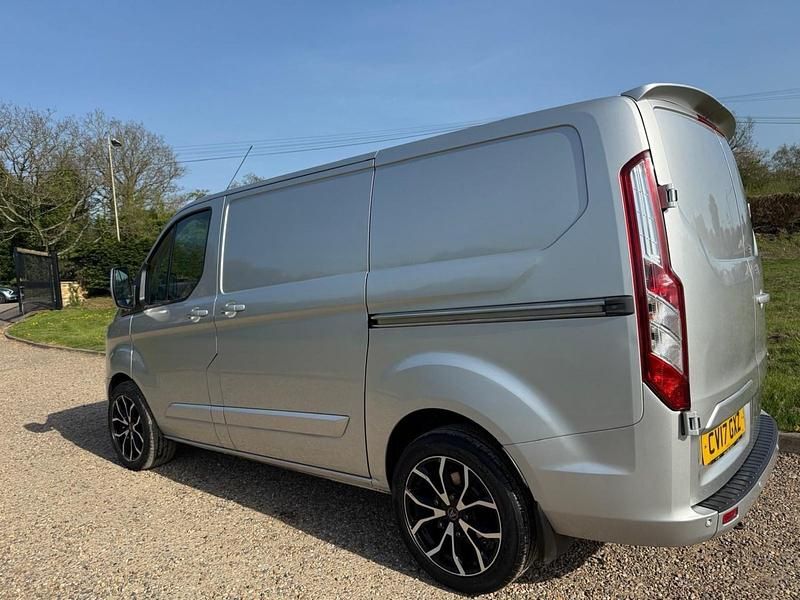 Begagnad Ford Transit Custom Limited 130 HK (95 kW) 2017 Silver Van