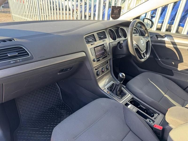 Used VW Golf VII SE 122 HP (89 kW) 2013 White Hatchback