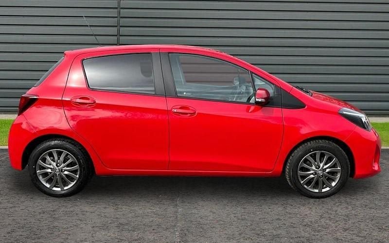 Used Toyota Yaris 99 HP (72 kW) 2016 Hatchback