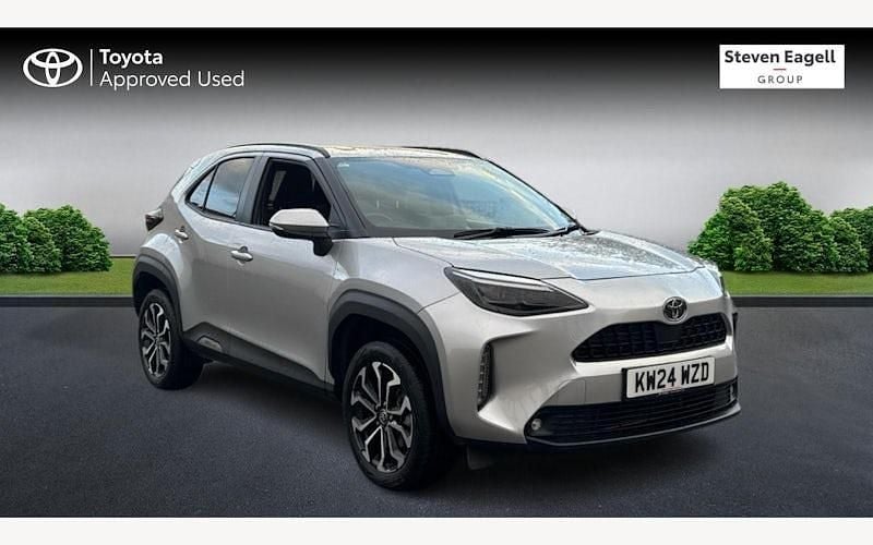 Used 2025 Toyota Yaris Hybrid Design Estate | £22,289 (Good price) - Image 1/4