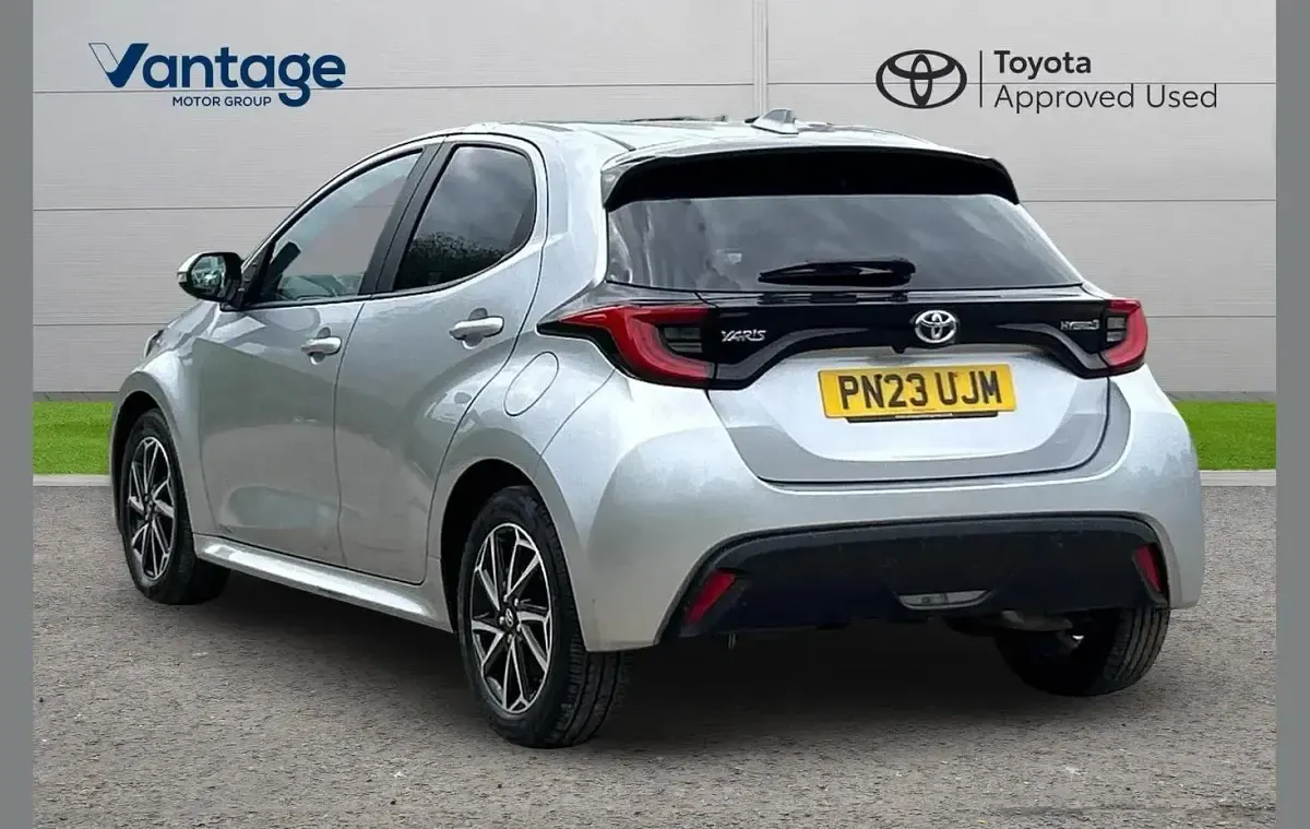 Used Toyota Yaris Design 113 HP (83 kW) 2023 Silver Hatchback