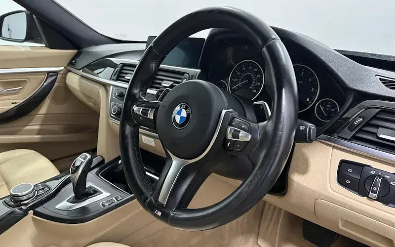 Used BMW 320 Luxury Line 184 HP (135 kW) 2013 Black Hatchback