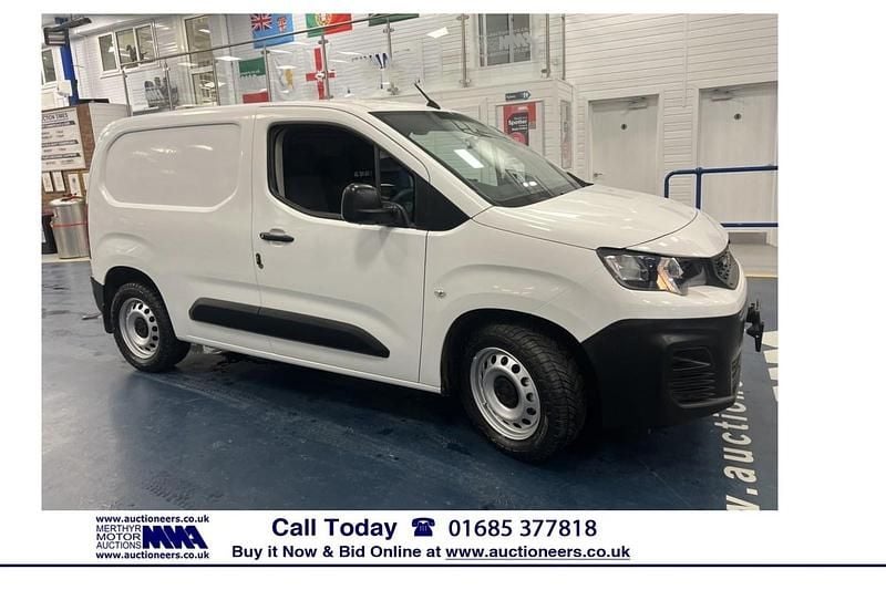 Used Peugeot Partner 100 HP (73 kW) 2020 White MPV