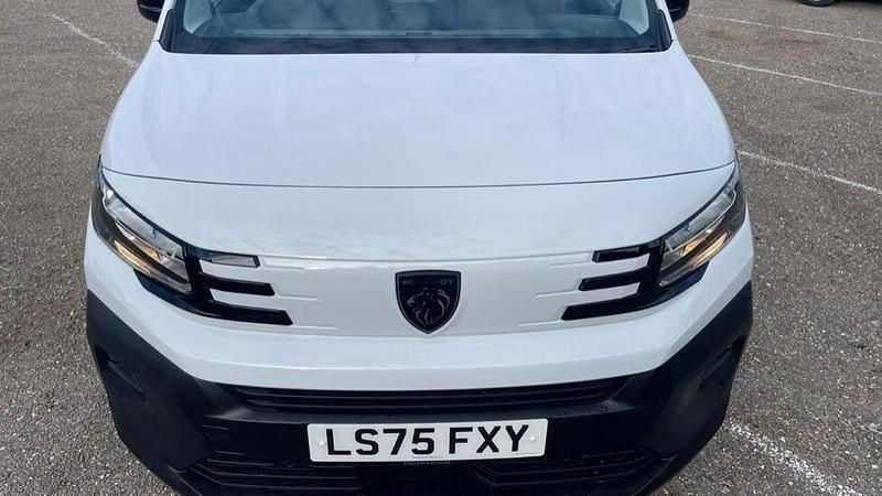 White New 2025 Peugeot Partner S Van | £18,495 (Fair price) - Image 1/4