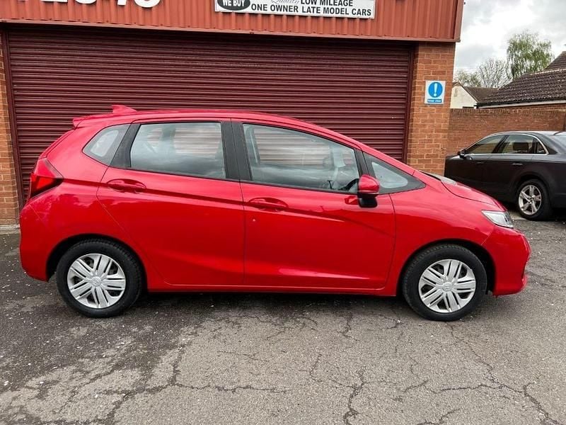 Second-hand Honda Jazz S 102 CP (75 kW) 2019 Roșu Hatchback