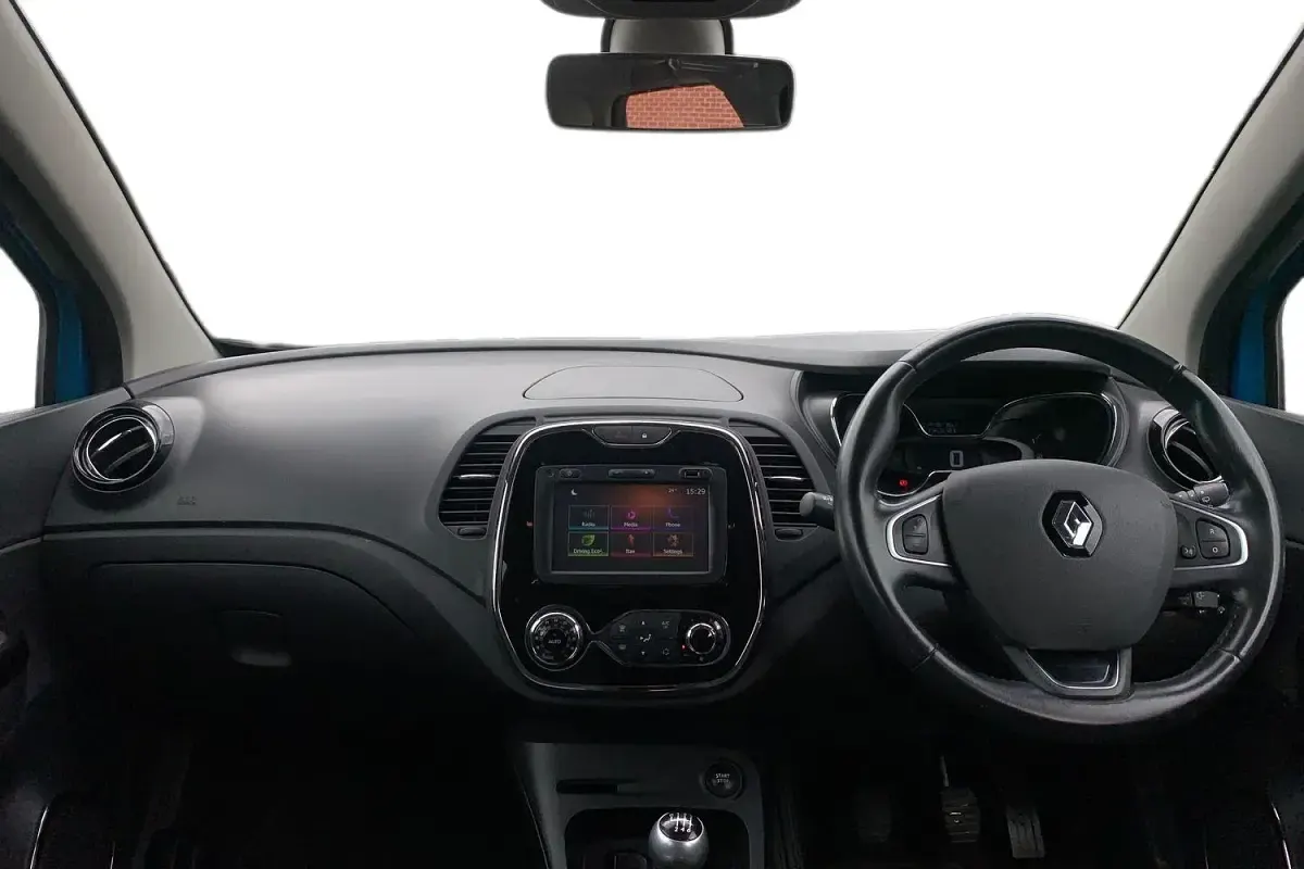 Used Renault Captur Dynamique 110 HP (80 kW) 2017 Blue/cream SUV