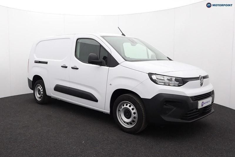 White New 2025 Citroën Berlingo MPV | £16,699 (Good price) - Image 1/4