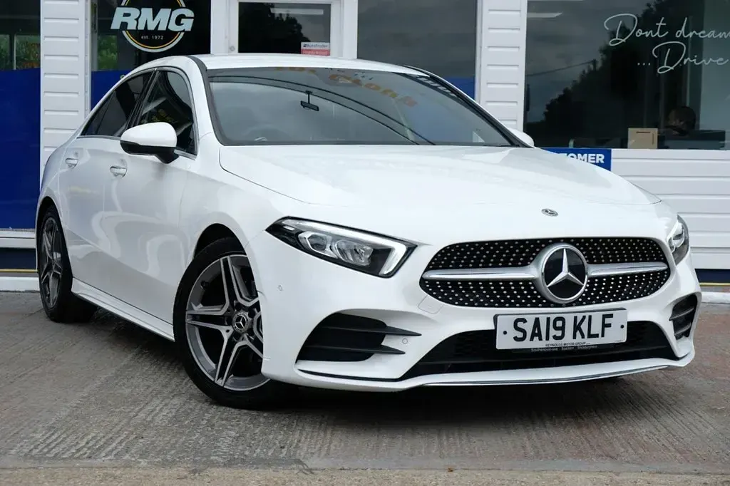 Used Mercedes A200 AMG Line Premium 161 HP (118 kW) 2019 White Sedan