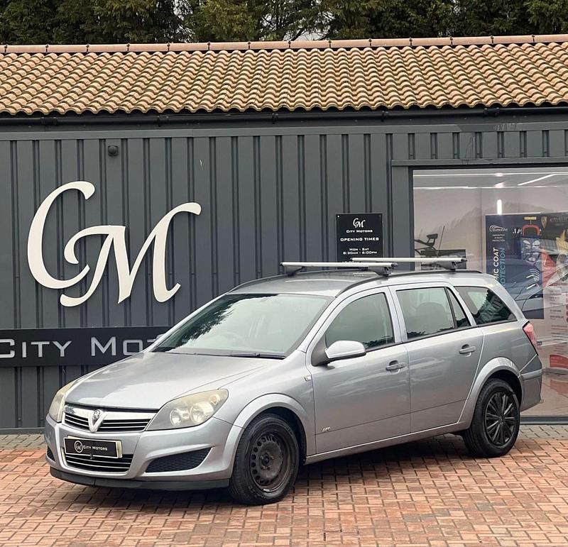 Grey Used 2014 Vauxhall Astra Estate | £990 (Good price) - Image 1/4