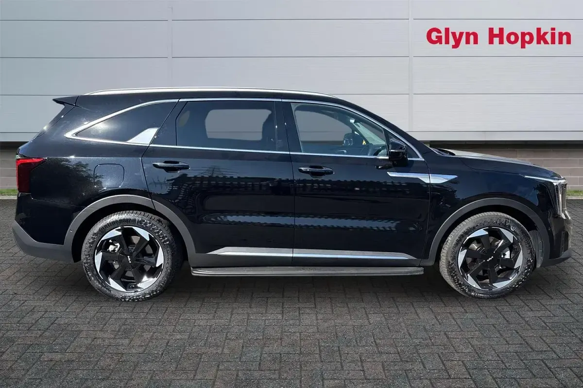 Used Kia Sorento 261 HP (191 kW) 2025 Black SUV