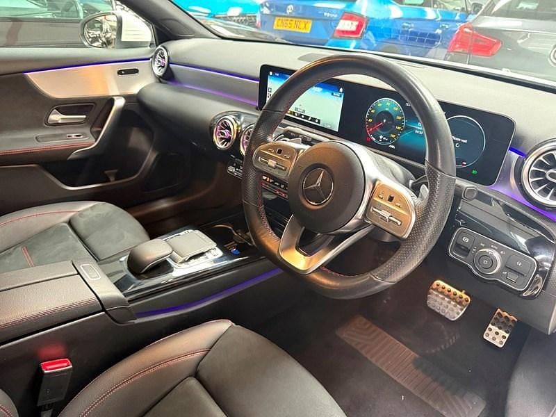 Used Mercedes A180 AMG Line Premium 116 HP (85 kW) 2018 White Hatchback